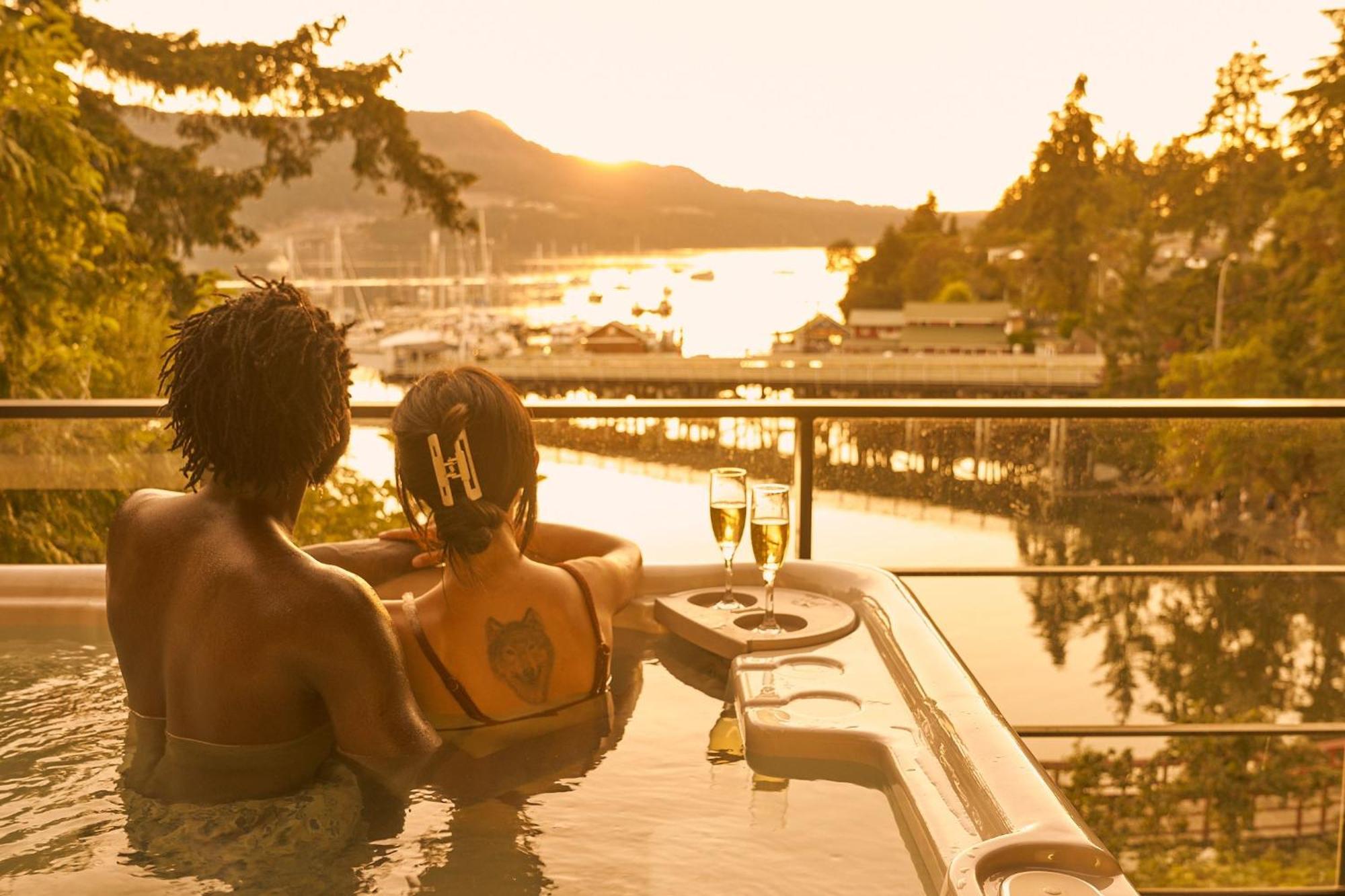 Brentwood Bay Resort & Spa מראה חיצוני תמונה